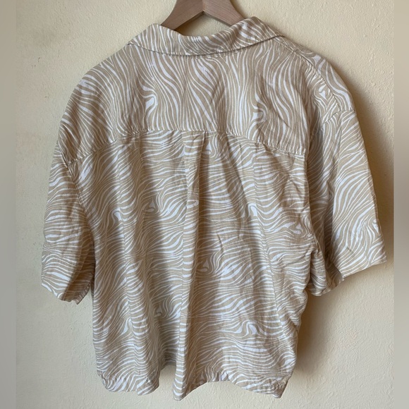 EUC Levi’s Vacation Collared Shirt - Picture 3 of 6